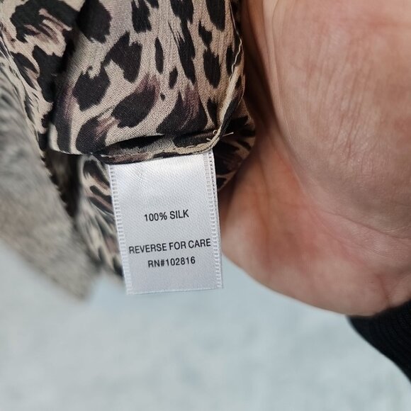 Garnet Hill Silk Blouse Womens Size 4 Animal Print Henley V-Neck Balloon Sleeve - Picture 4 of 9